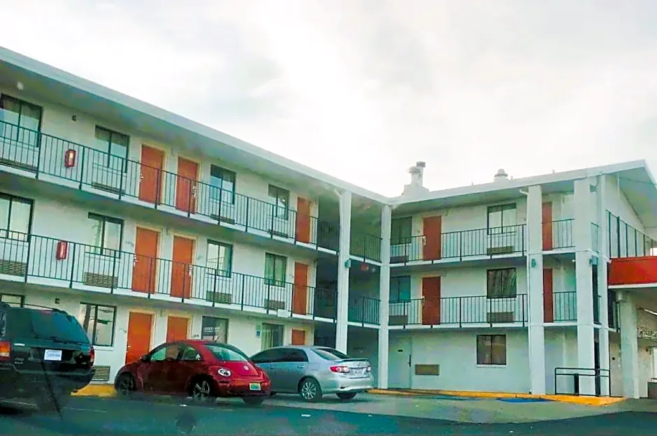 OYO Hotel Mobile, AL I-65 at Airport Blvd