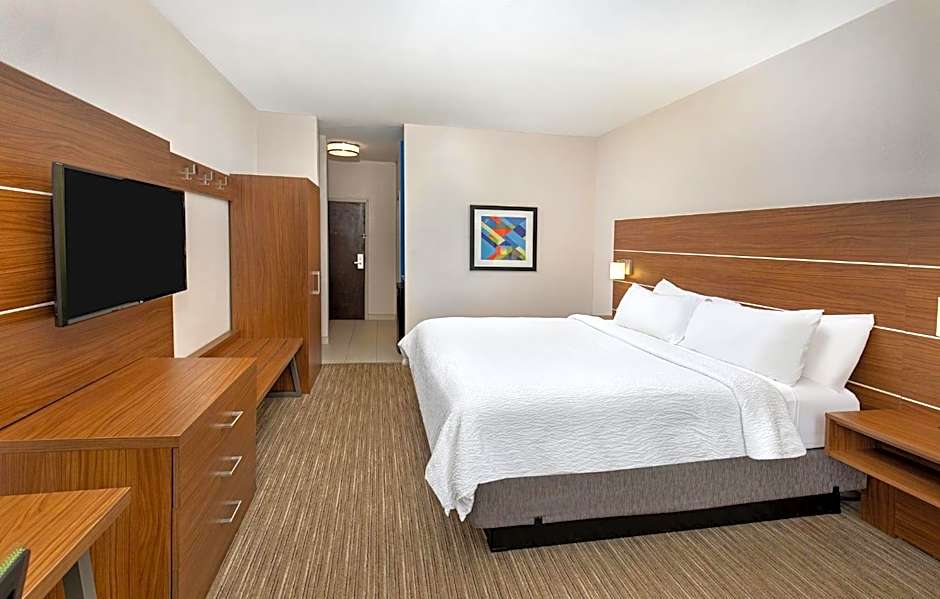Holiday Inn Express Hotel & Suites Birmingham - Inverness 280 By IHG