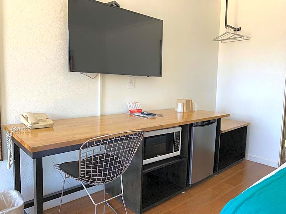 Sandyland Reef Inn
