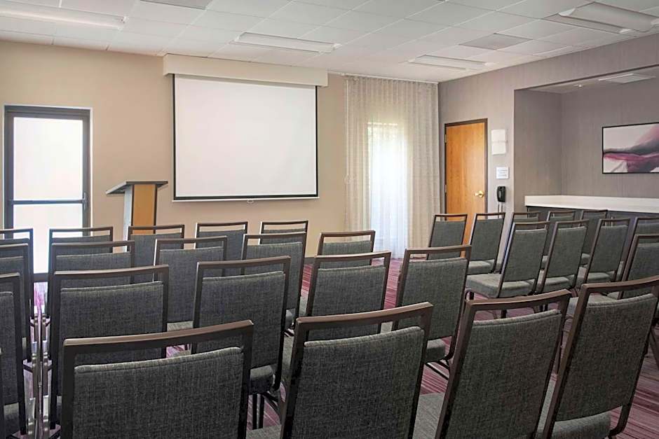 Fairfield by Marriott Inn & Suites Stoughton