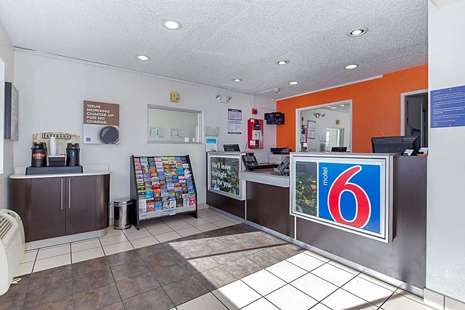 Motel 6 Hayward, CA- Silicon Valley Gateway