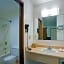OYO Woodland Hotel and Suites