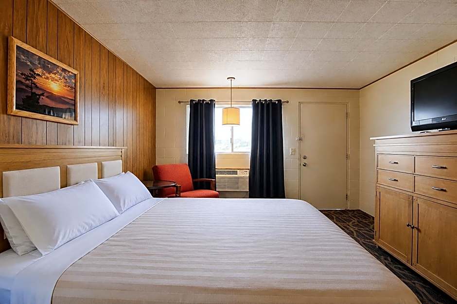 First Inn By OYO Quinter Hwy 70