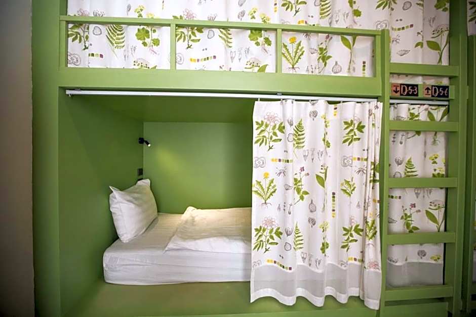 Memmoth Cafe & Hostel in Lampang