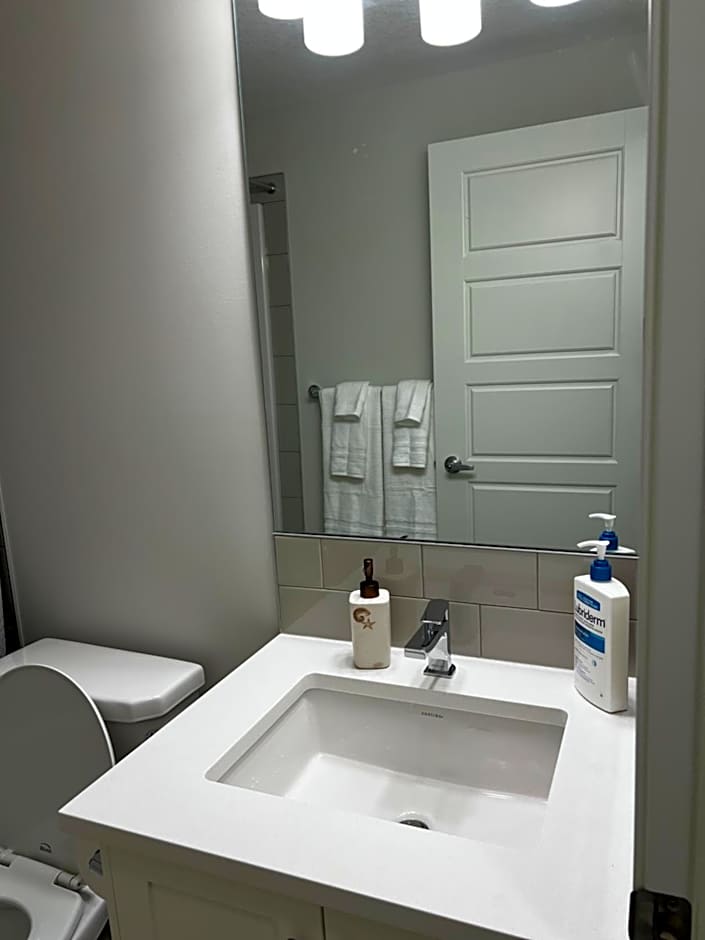 The Haven - cozy 1 bedroom suite in Seton SE Calgary