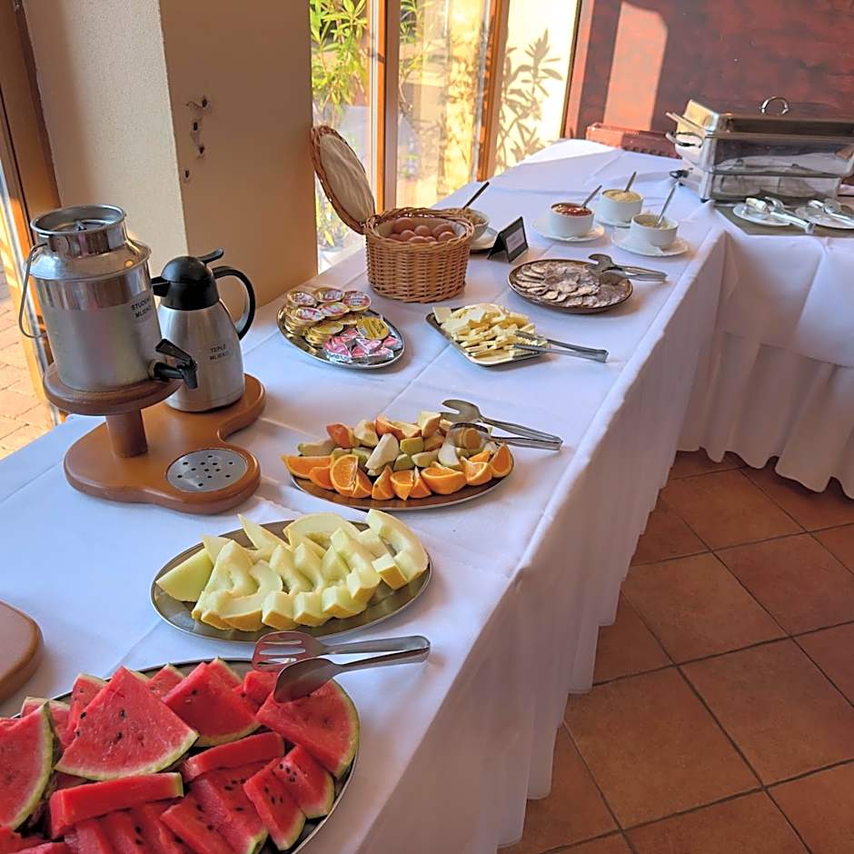 Country Saloon Belá