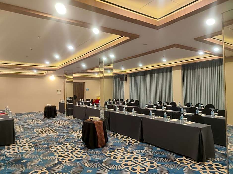 Golden Tulip Belitung