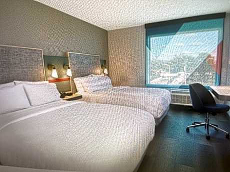 Standard Queen Room with Two Queen Beds and Roll-In Shower - Mobility Access