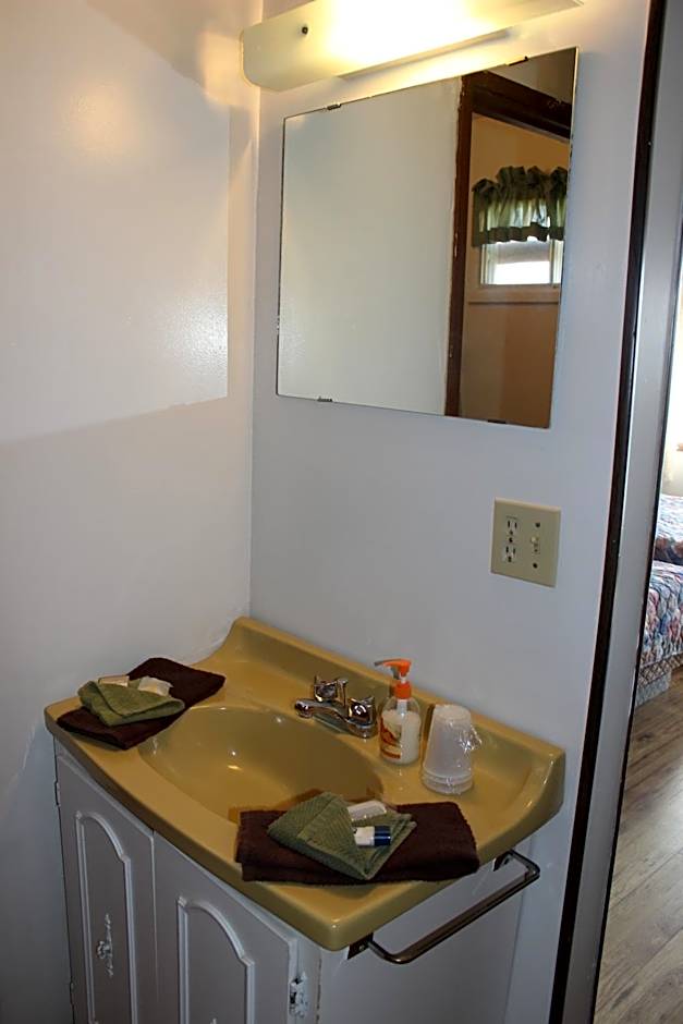 Raval Paradise Motel and RV Park