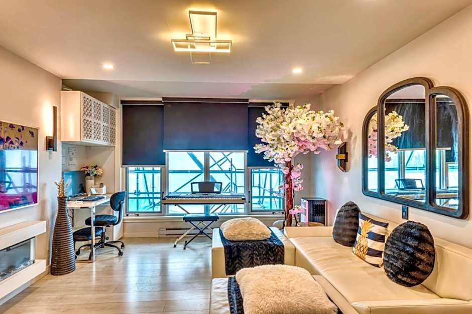 Art Deco Broadway Queen Room