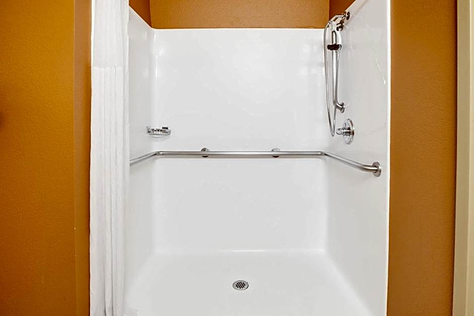 Days Inn & Suites by Wyndham Russellville