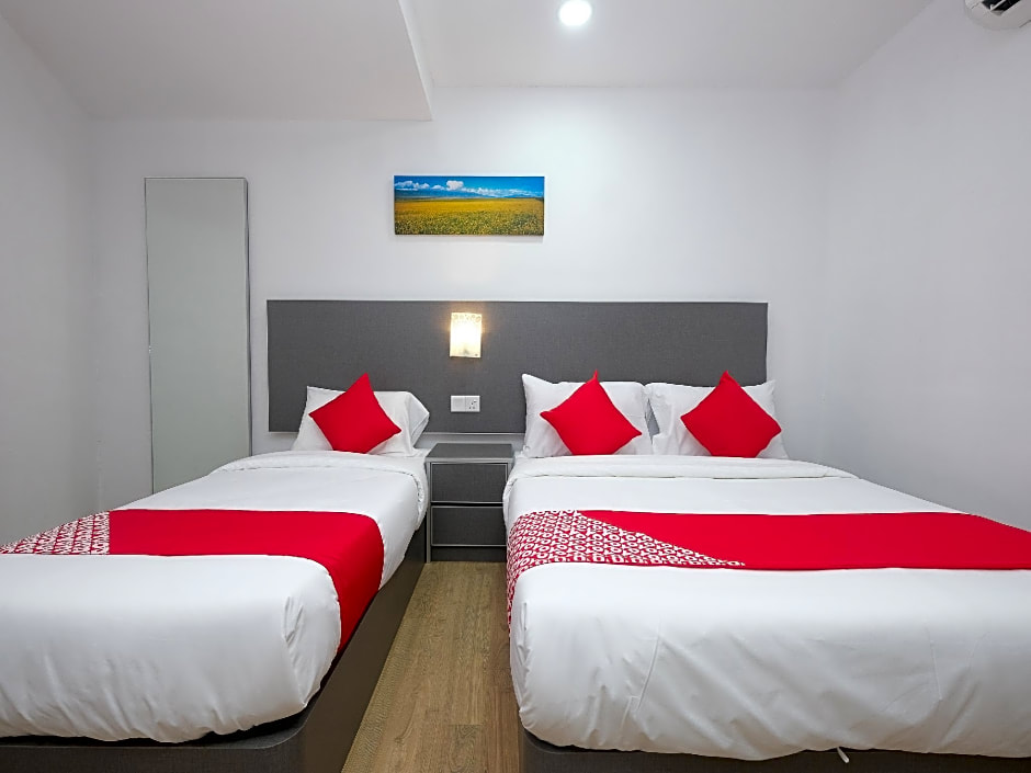 OYO 44043 First Garden Hotel