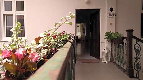 Apartment with Shower