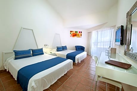 Superior Queen Room with Ocean View and Two Queen Beds, Non-Smoking