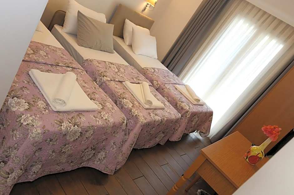 AtaÇesme Otel