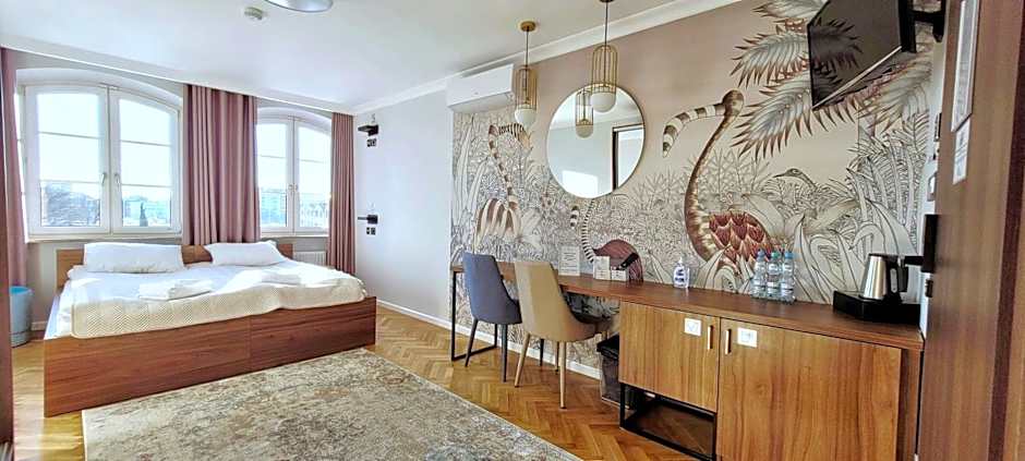 Forrest Apartments & Hostel