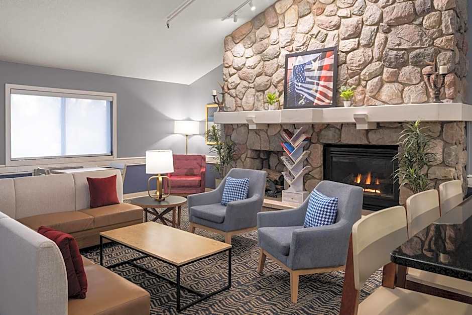 AmericInn by Wyndham Grand Forks