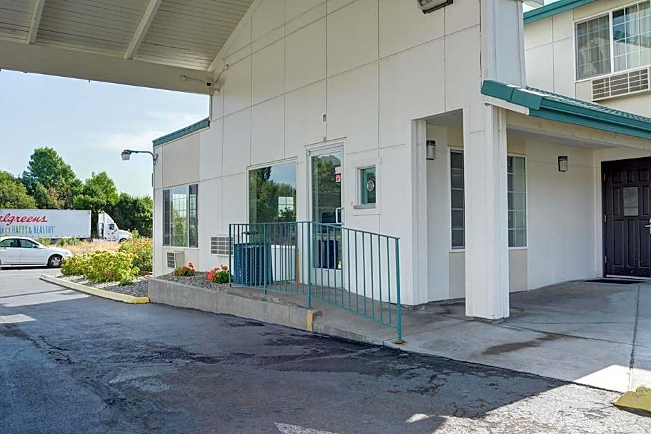 Motel 6-The Dalles, OR