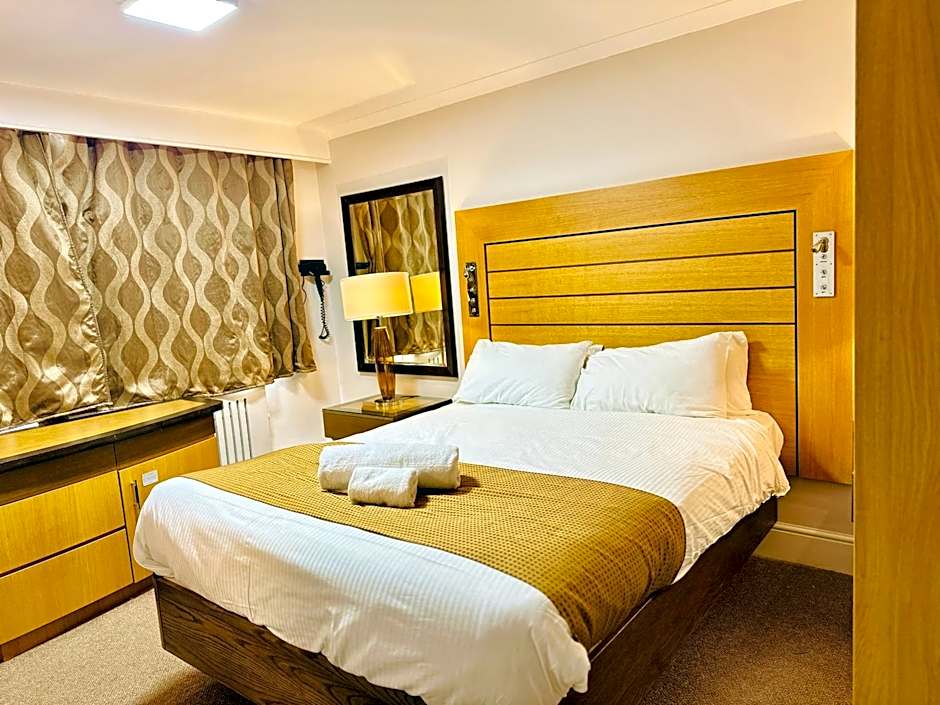 Crown Hotel - Stone, Near Stoke-On-Trent by OYO