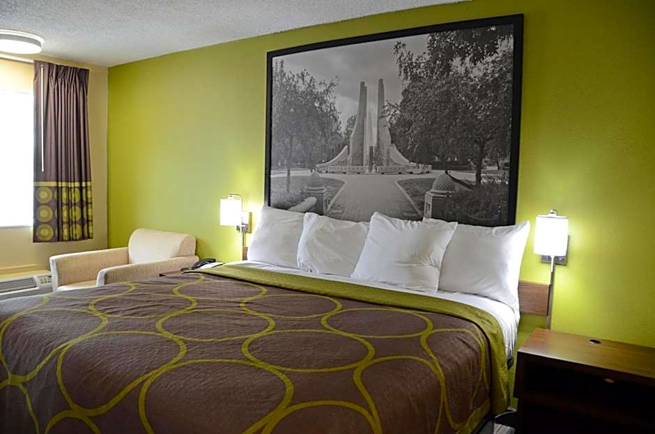 Super 8 by Wyndham Lafayette / Purdue Area