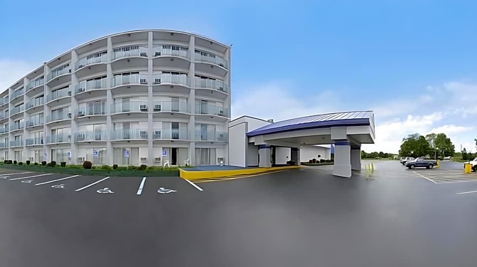 Howard Johnson by Wyndham Benton Harbor