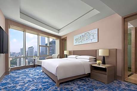 Executive Suite with Club Benefit
