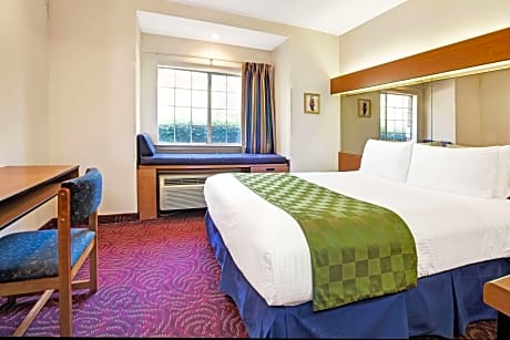 1 Queen Bed Deluxe Suite Non-Smoking