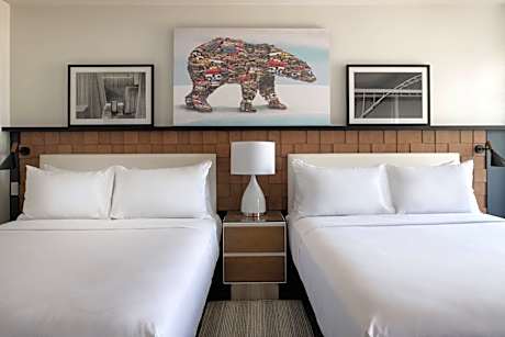 Queen Room with Two Queen Beds - Hearing Accessible