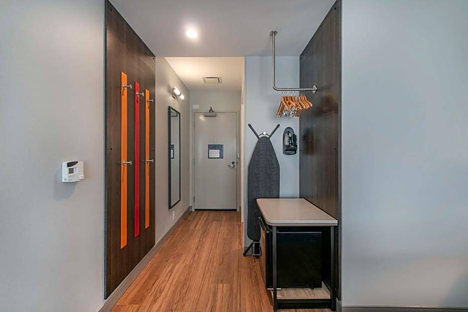 Photo 1 of 6 of King Room with Walk-In Shower