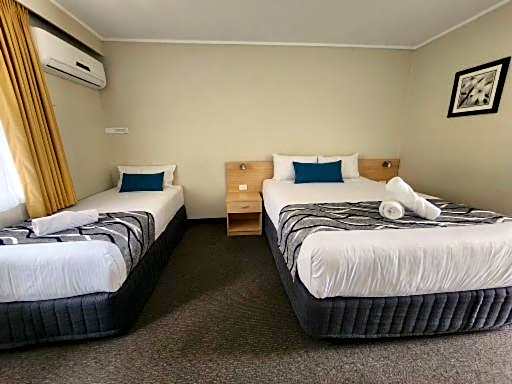 Country Gardens Motel