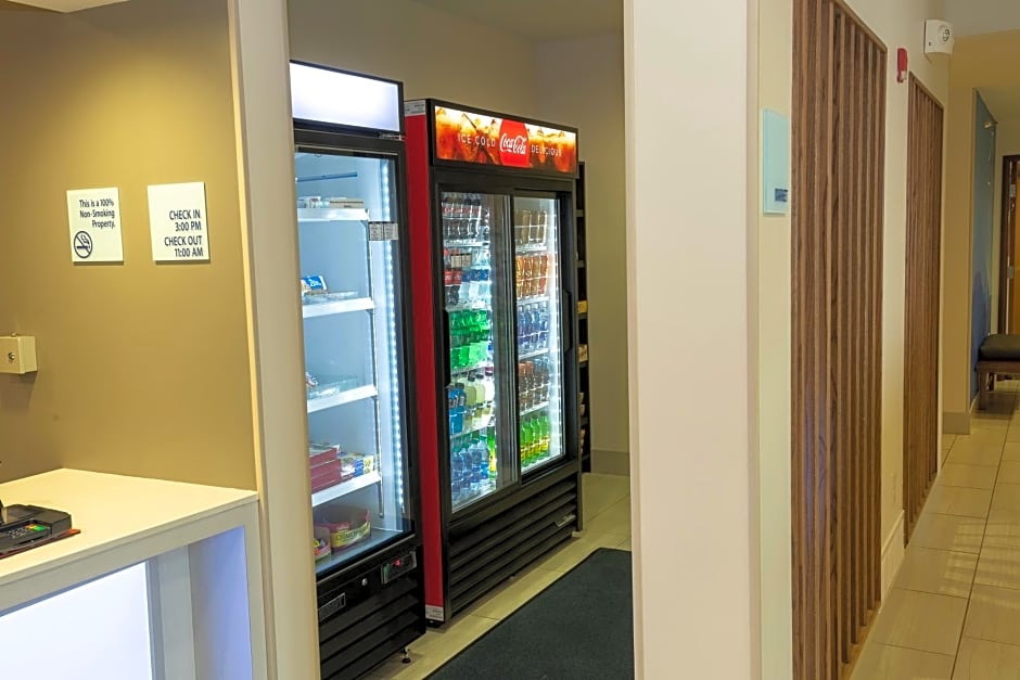 Holiday Inn Express & Suites Iron Mountain, an IHG Hotel