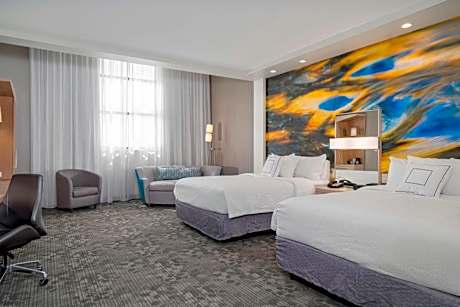 Studio with Two Queen Beds and Sofa Bed - Hearing Accessible