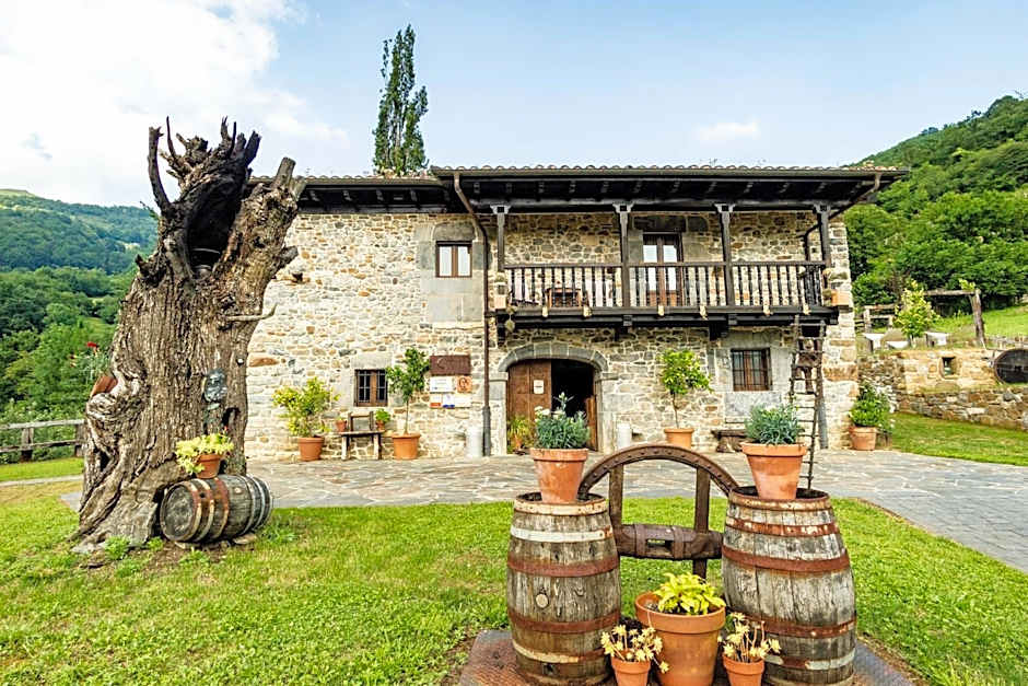 Casona de El Castañíu