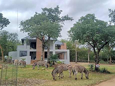 Tswenyane Kruger Riverview Apartment 1&2