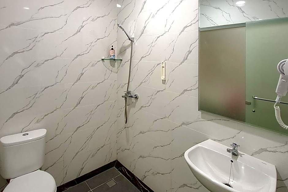 RedDoorz Plus Syariah at Lotus Residence