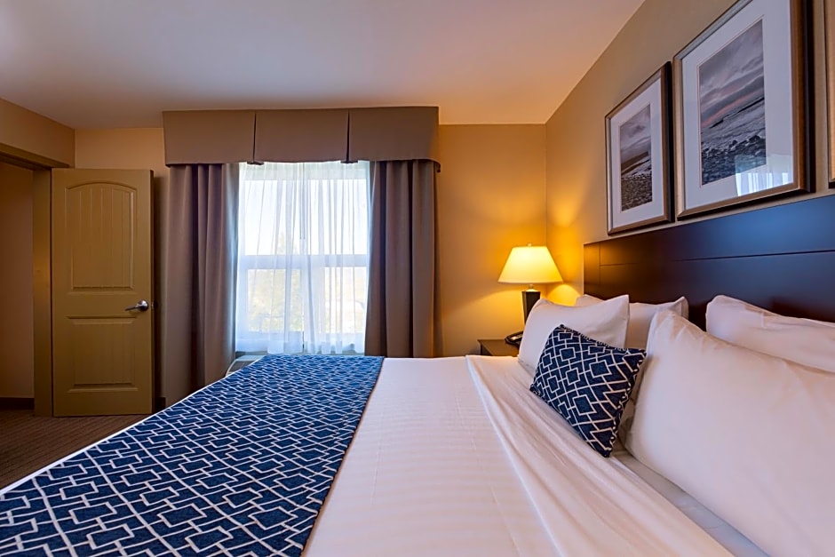 Photo 1 of 18 of Family Suite