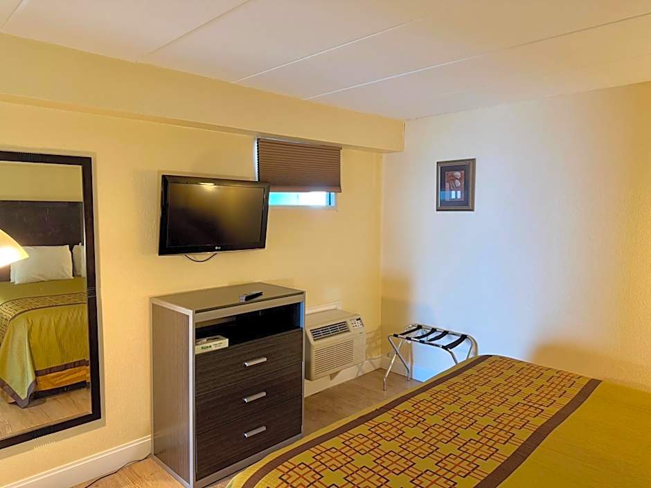 Aquarius Oceanfront Hotel