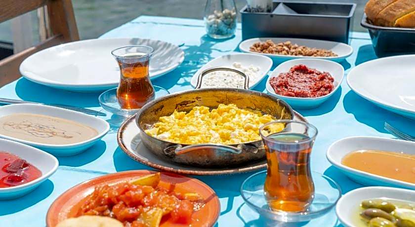 MANDALİN AKYAKA