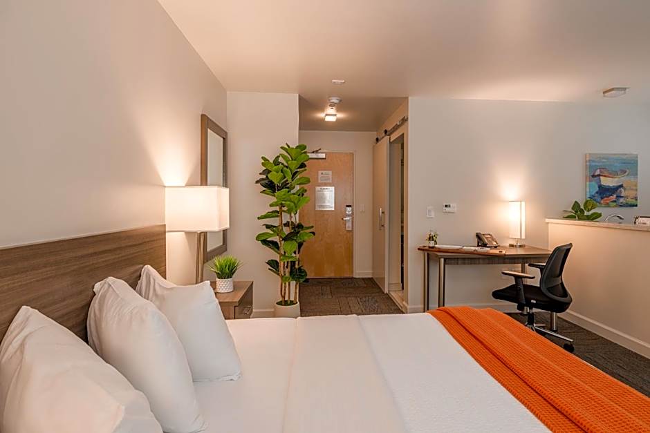 Inn At Moss Landing Point