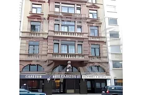Carlton Hotel