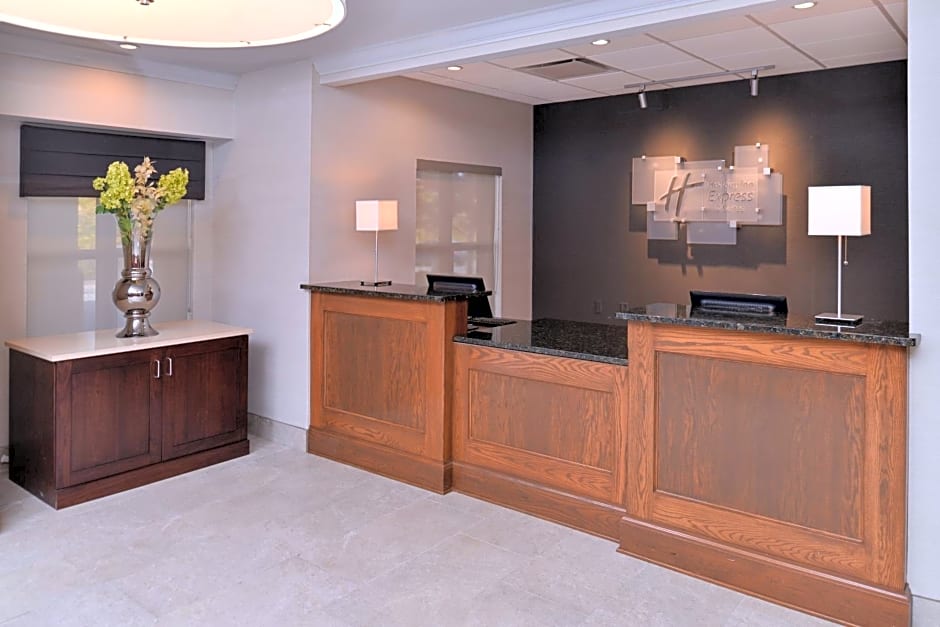 Holiday Inn Express Hotel & Suites St. Louis West-OFallon By IHG