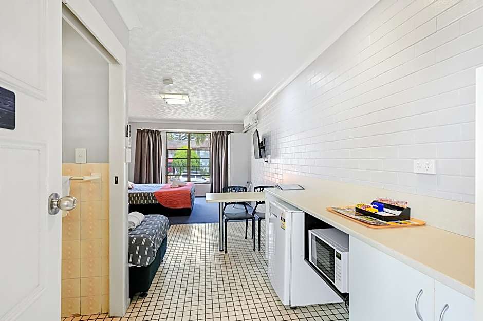 A Raceview Motor Inn