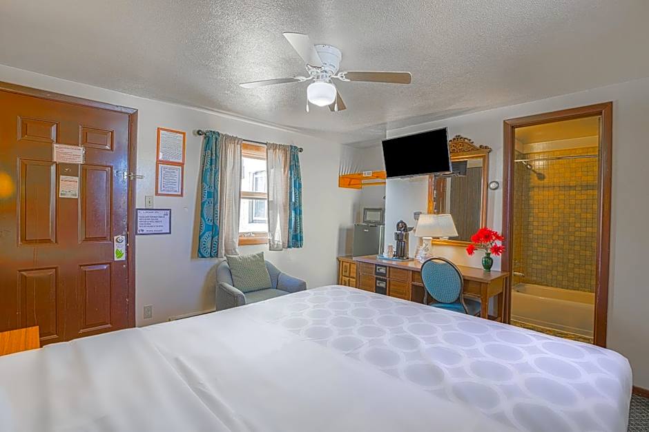 Love Hotels Silver Street by OYO at Hurley WI