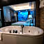 V20 Boutique Jacuzzi Hotel