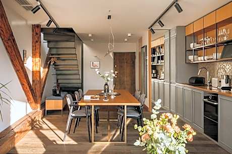 Superior Apartment with Fireplace and Castle View