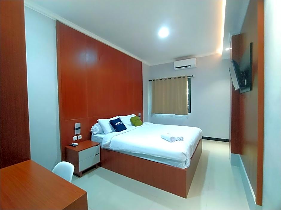 Urbanview Wisma Wirasatya Akpol Semarang by RedDoorz
