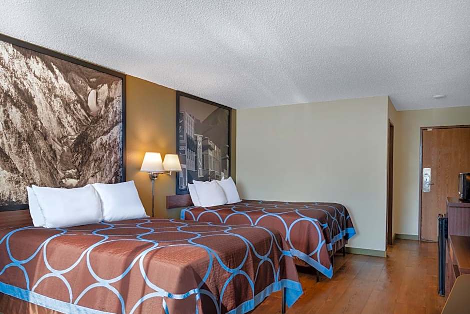 Super 8 by Wyndham Livingston