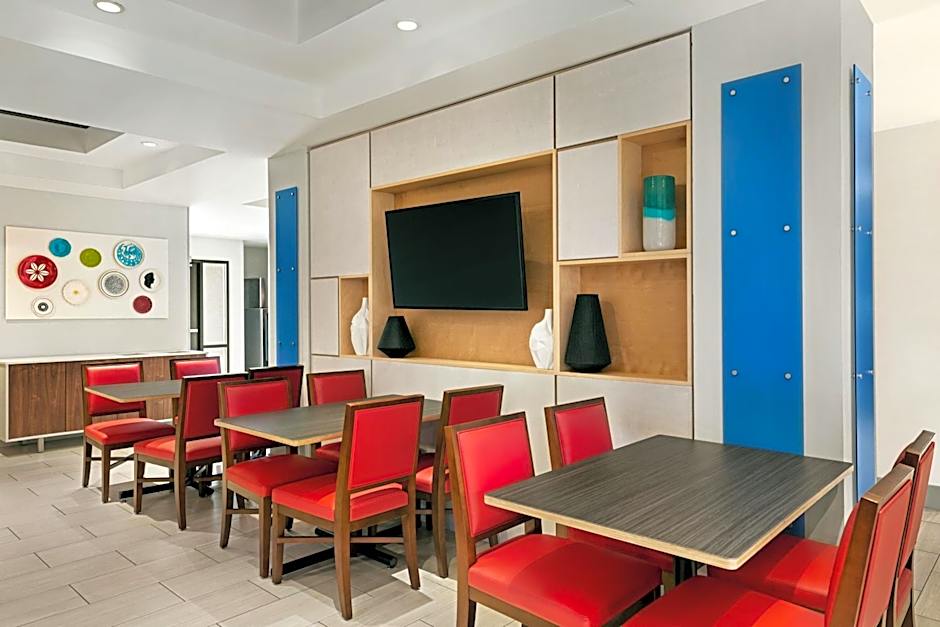 Holiday Inn Express Hotel & Suites Shawnee I-40 By IHG