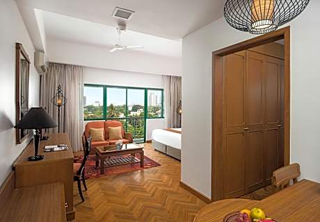 One-Bedroom Suite Apartment with Balcony