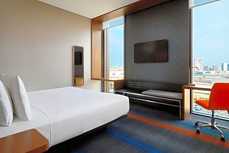 Aloft Room - King Bed (Complimentary Shuttle to Sobha Realty Metro Station, JBR Beach & Mall of the Emirates)